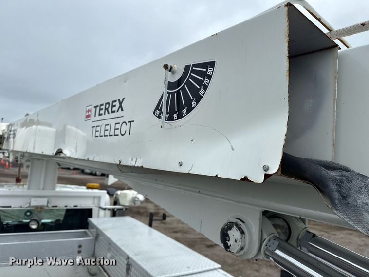 image for item EG5888 2010 International 4400 bucket truck