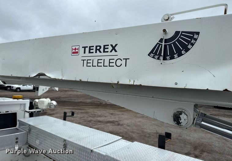 image for item EG5888 2010 International 4400 bucket truck