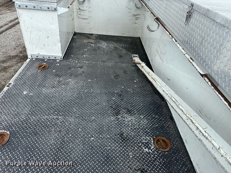 image for item EG5888 2010 International 4400 bucket truck