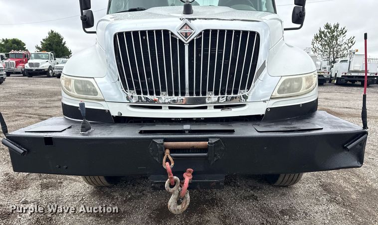 image for item EG5888 2010 International 4400 bucket truck