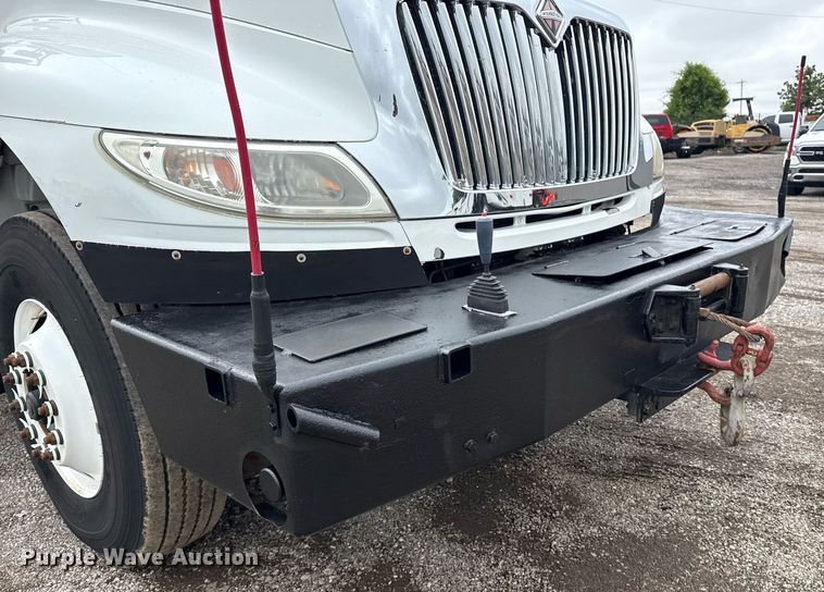 image for item EG5888 2010 International 4400 bucket truck