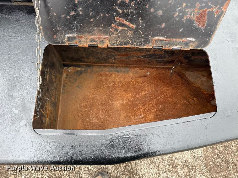 image for item EG5888 2010 International 4400 bucket truck