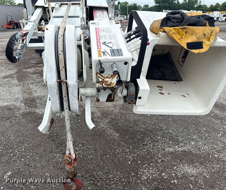 image for item EG5888 2010 International 4400 bucket truck