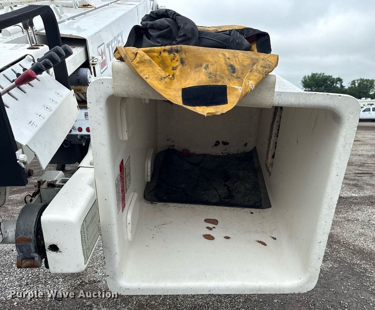 image for item EG5888 2010 International 4400 bucket truck