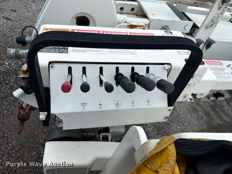 image for item EG5888 2010 International 4400 bucket truck