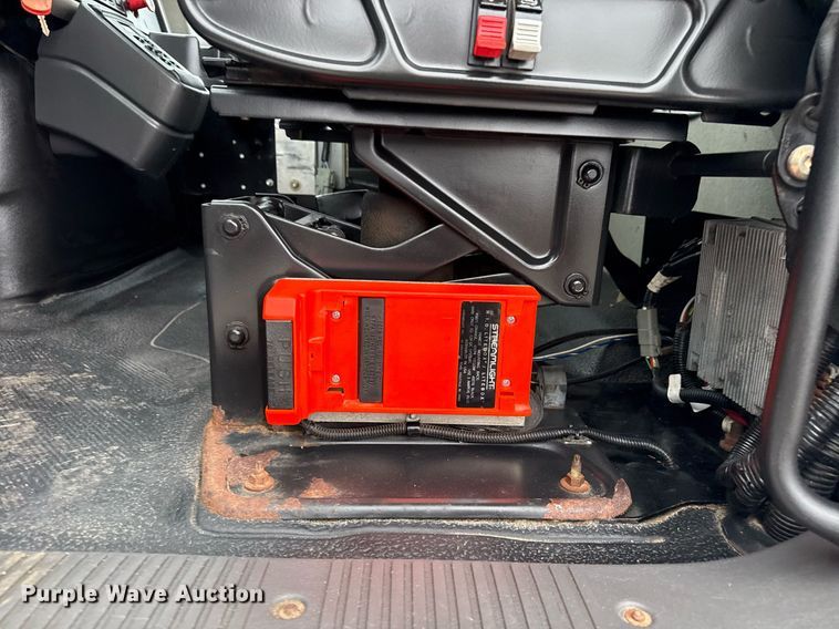 image for item EG5888 2010 International 4400 bucket truck