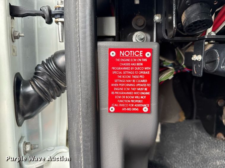 image for item EG5888 2010 International 4400 bucket truck