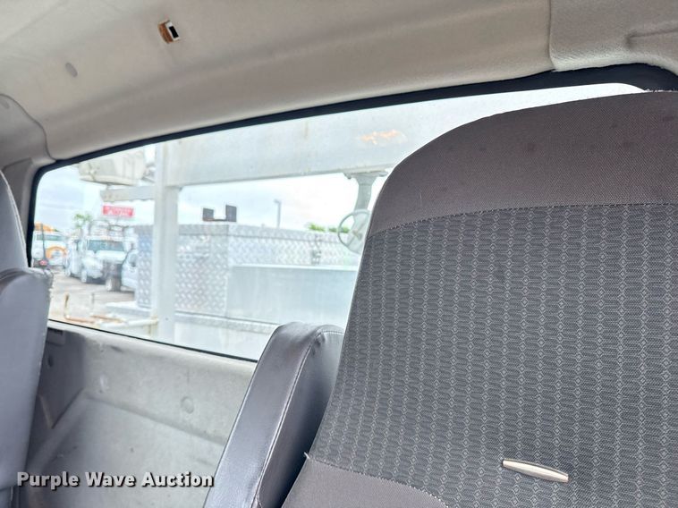 image for item EG5888 2010 International 4400 bucket truck