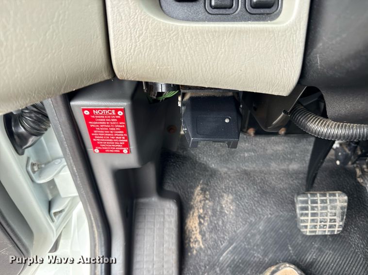 image for item EG5888 2010 International 4400 bucket truck