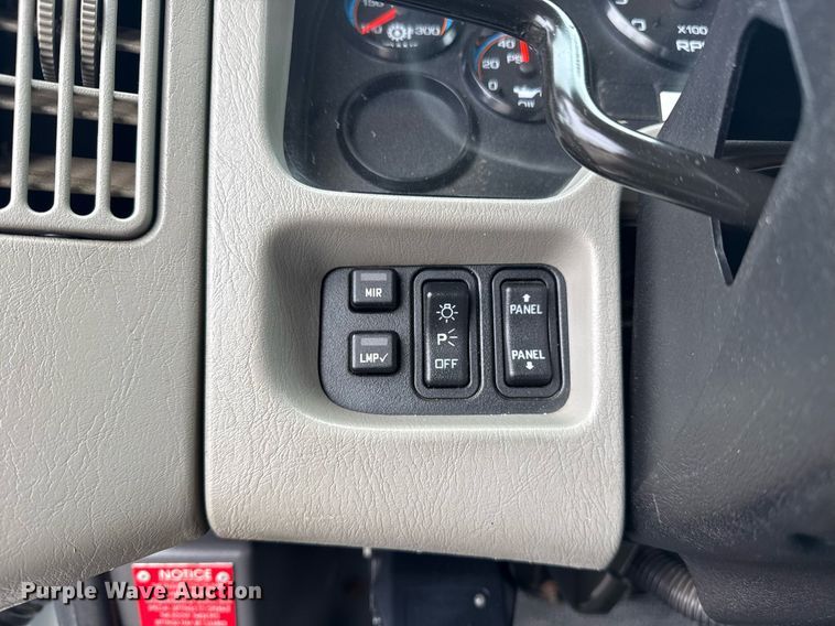 image for item EG5888 2010 International 4400 bucket truck