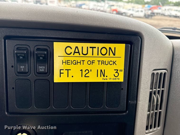 image for item EG5888 2010 International 4400 bucket truck