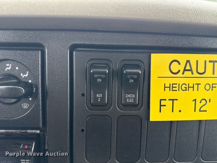 image for item EG5888 2010 International 4400 bucket truck