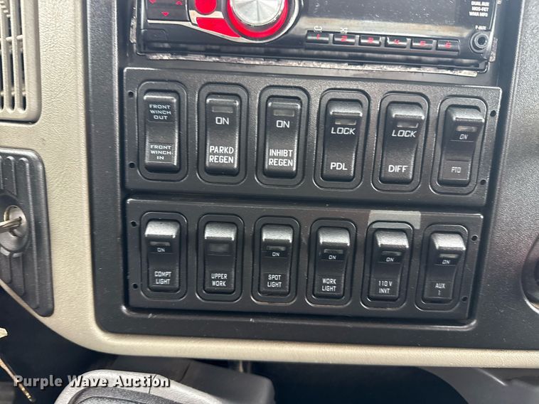 image for item EG5888 2010 International 4400 bucket truck