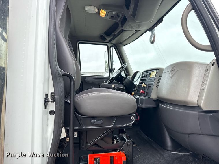 image for item EG5888 2010 International 4400 bucket truck