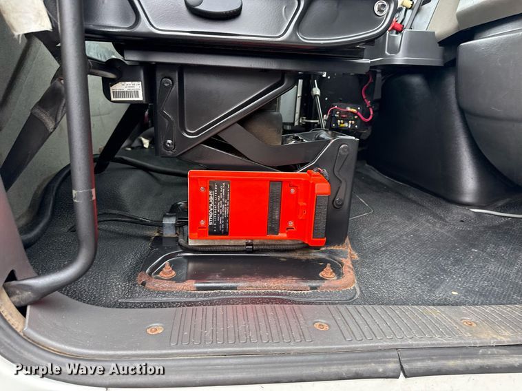 image for item EG5888 2010 International 4400 bucket truck