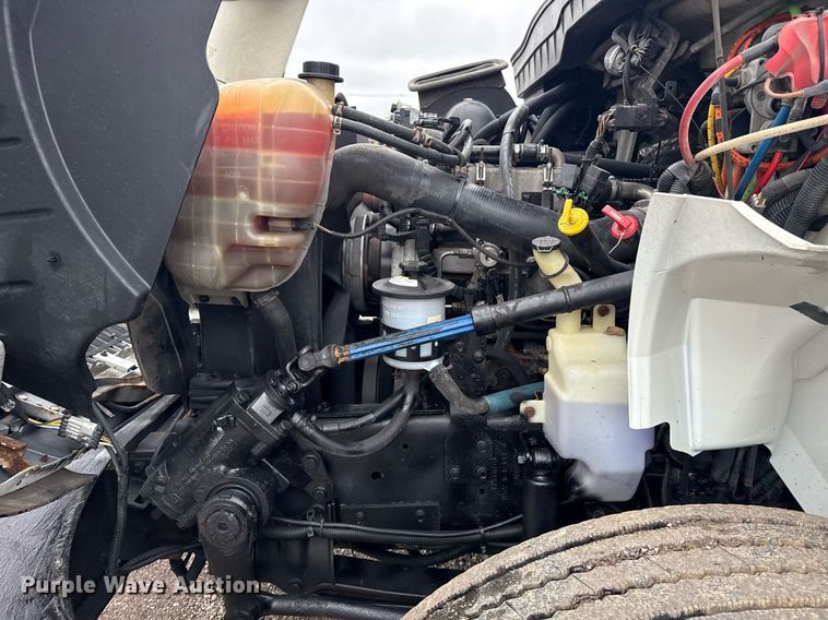 image for item EG5888 2010 International 4400 bucket truck