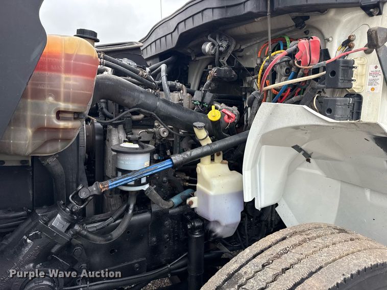 image for item EG5888 2010 International 4400 bucket truck