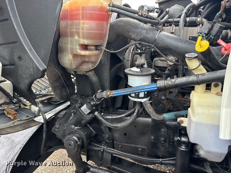 image for item EG5888 2010 International 4400 bucket truck