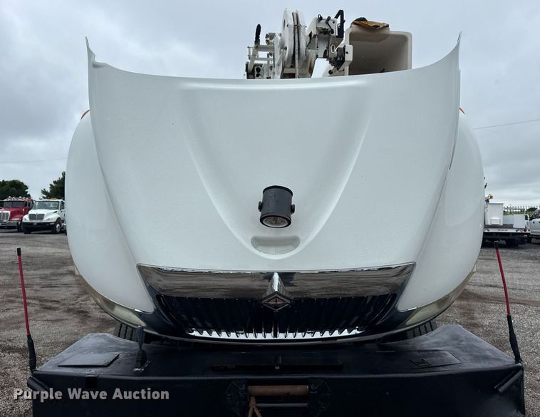 image for item EG5888 2010 International 4400 bucket truck