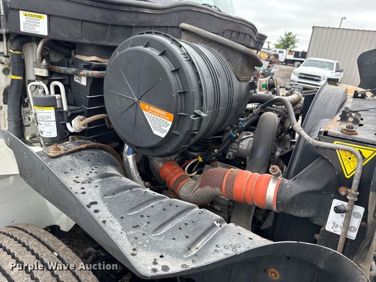 image for item EG5888 2010 International 4400 bucket truck