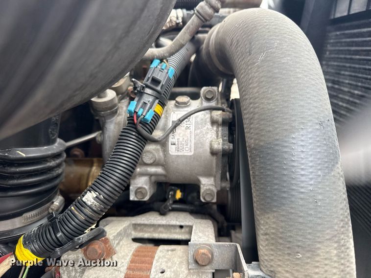 image for item EG5888 2010 International 4400 bucket truck