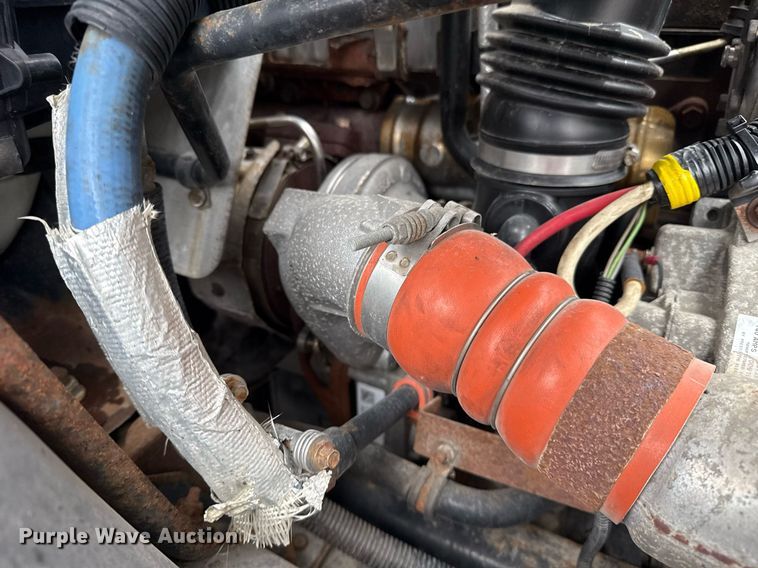 image for item EG5888 2010 International 4400 bucket truck