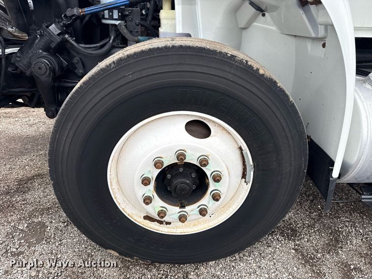 image for item EG5888 2010 International 4400 bucket truck