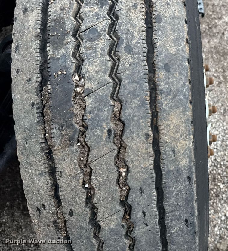 image for item EG5888 2010 International 4400 bucket truck