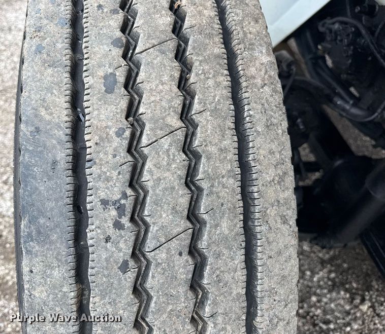 image for item EG5888 2010 International 4400 bucket truck