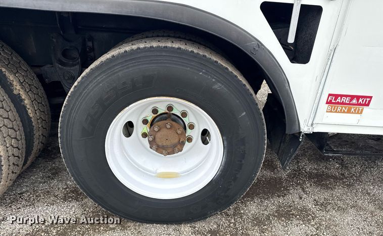 image for item EG5888 2010 International 4400 bucket truck