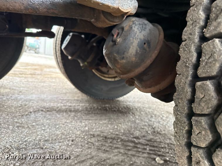 image for item EG5888 2010 International 4400 bucket truck