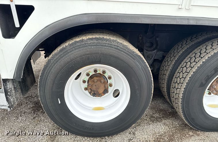 image for item EG5888 2010 International 4400 bucket truck