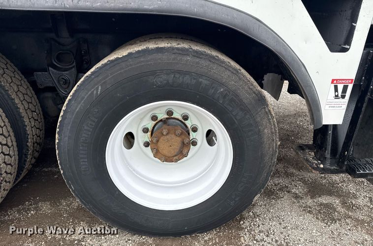 image for item EG5888 2010 International 4400 bucket truck