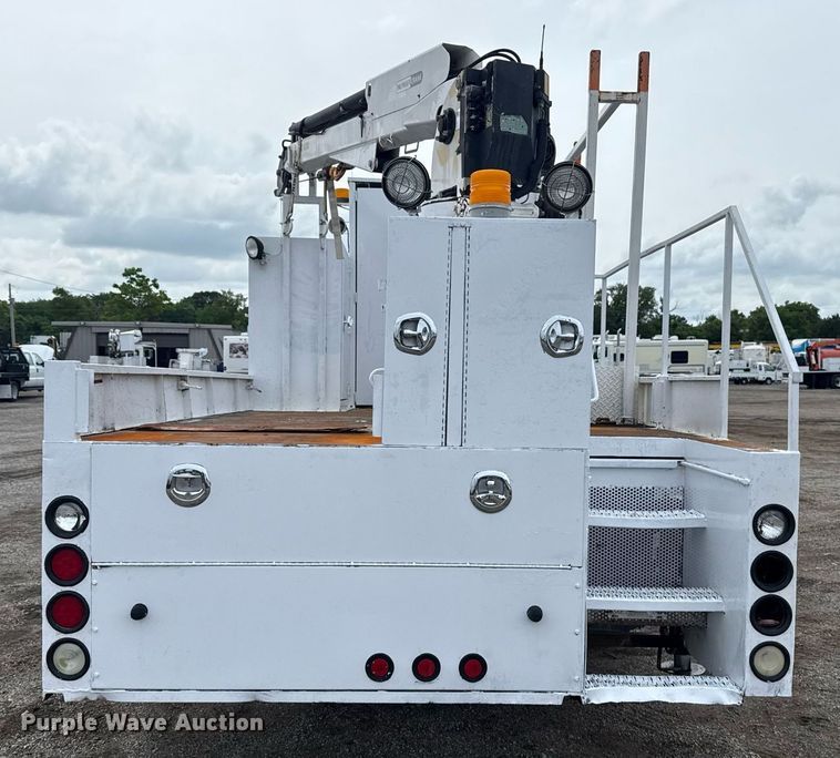 image for item EG5895 2008 International Workstar 7400 Crew Cab utility / service truck