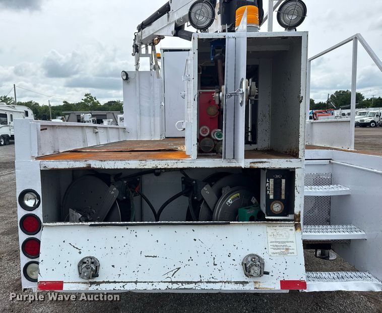 image for item EG5895 2008 International Workstar 7400 Crew Cab utility / service truck