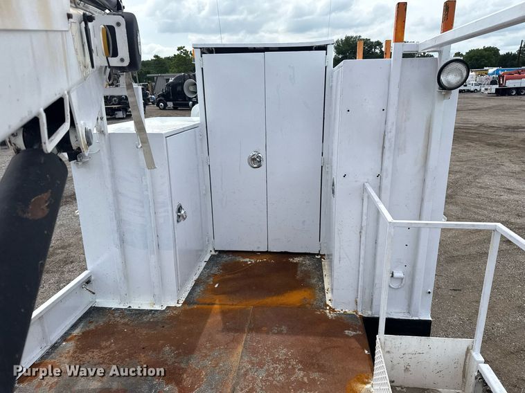 image for item EG5895 2008 International Workstar 7400 Crew Cab utility / service truck