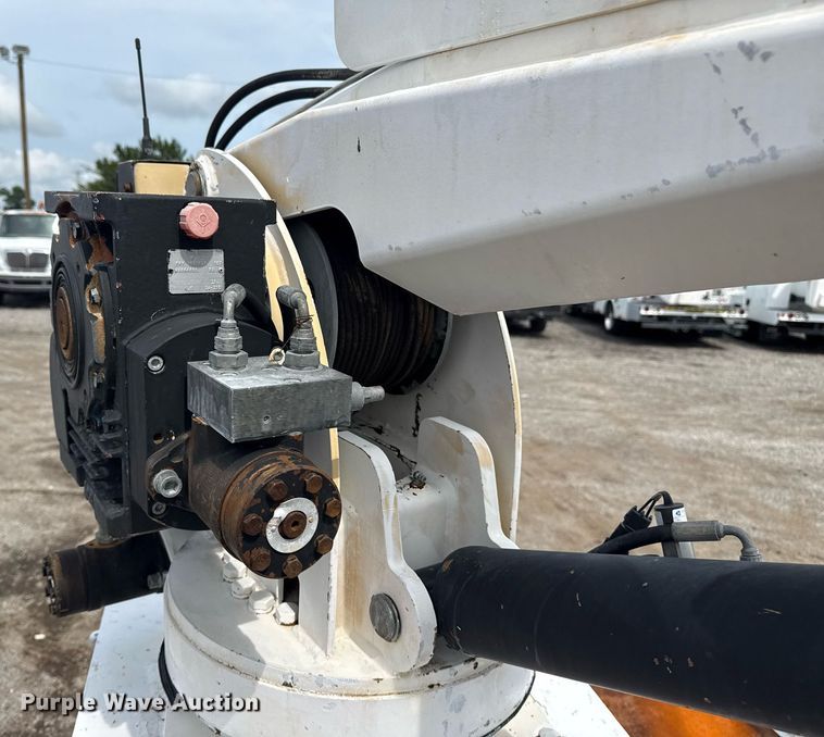 image for item EG5895 2008 International Workstar 7400 Crew Cab utility / service truck