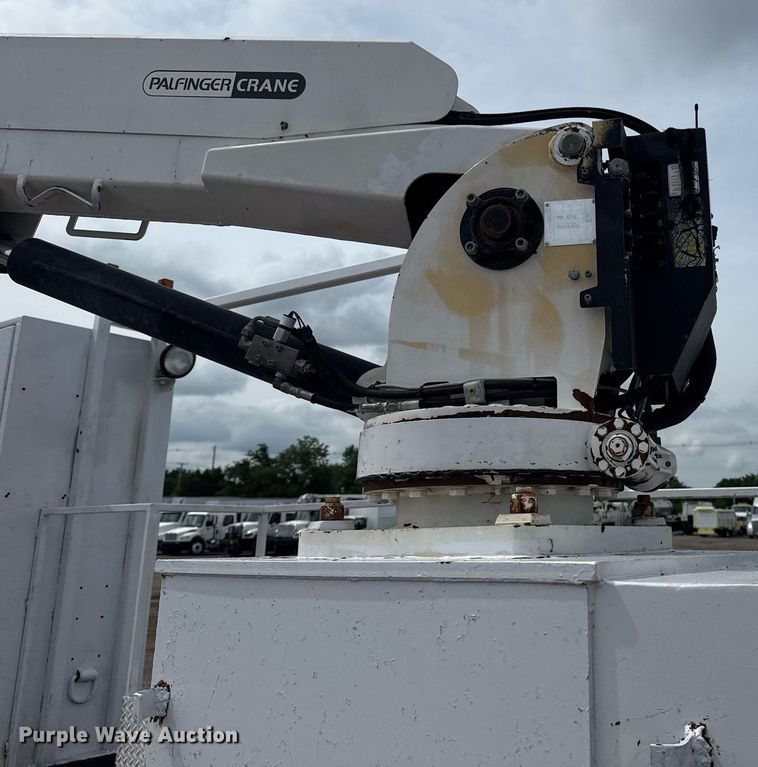 image for item EG5895 2008 International Workstar 7400 Crew Cab utility / service truck