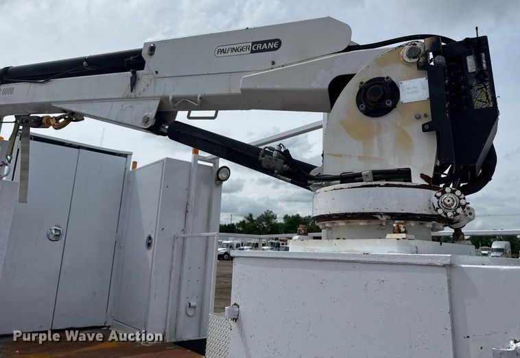 image for item EG5895 2008 International Workstar 7400 Crew Cab utility / service truck