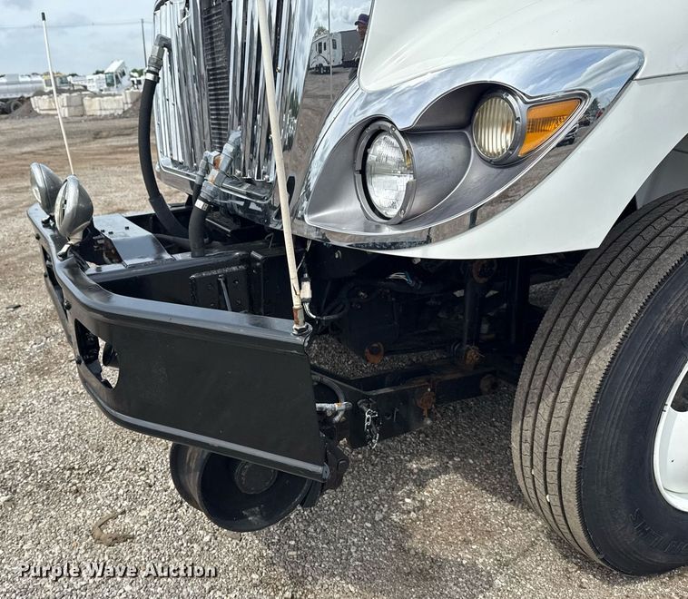 image for item EG5895 2008 International Workstar 7400 Crew Cab utility / service truck