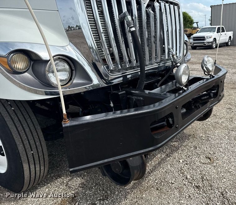 image for item EG5895 2008 International Workstar 7400 Crew Cab utility / service truck