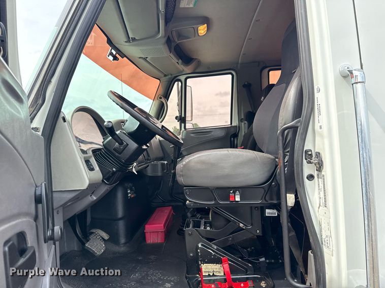 image for item EG5895 2008 International Workstar 7400 Crew Cab utility / service truck