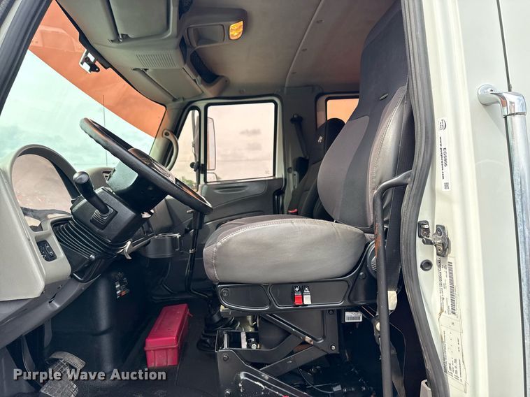 image for item EG5895 2008 International Workstar 7400 Crew Cab utility / service truck