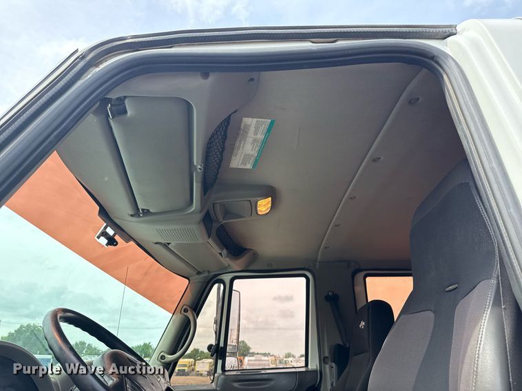 image for item EG5895 2008 International Workstar 7400 Crew Cab utility / service truck