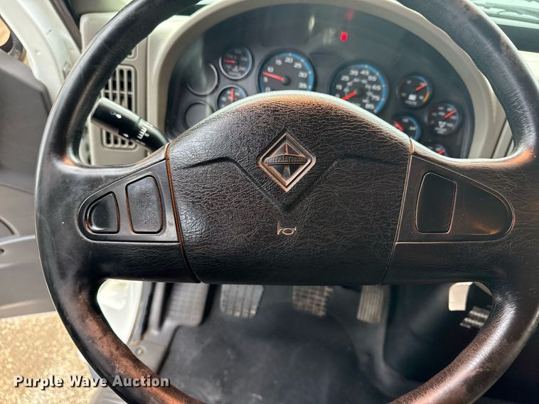 image for item EG5895 2008 International Workstar 7400 Crew Cab utility / service truck