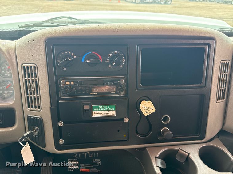 image for item EG5895 2008 International Workstar 7400 Crew Cab utility / service truck