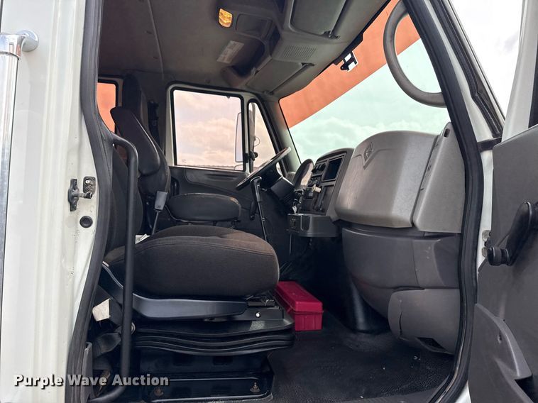 image for item EG5895 2008 International Workstar 7400 Crew Cab utility / service truck