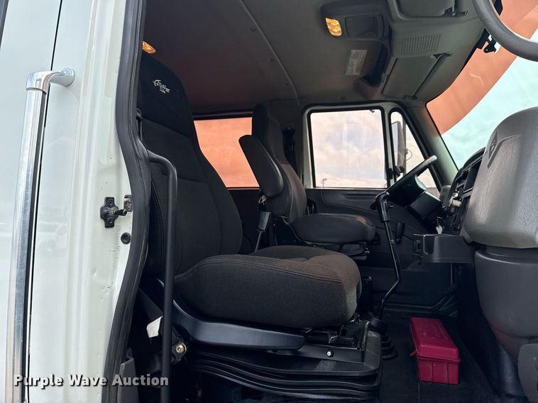 image for item EG5895 2008 International Workstar 7400 Crew Cab utility / service truck