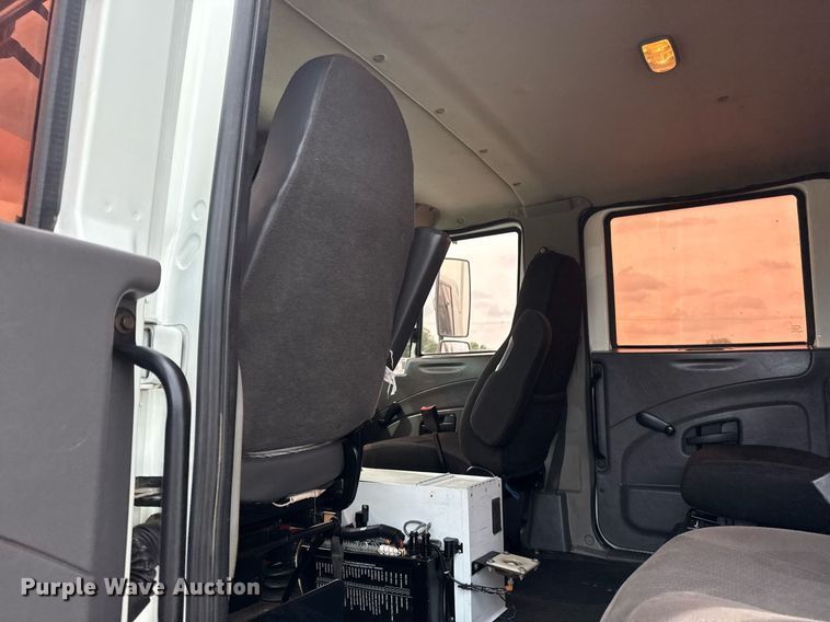 image for item EG5895 2008 International Workstar 7400 Crew Cab utility / service truck