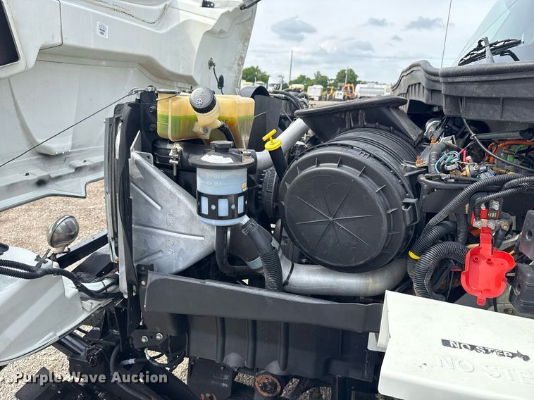 image for item EG5895 2008 International Workstar 7400 Crew Cab utility / service truck